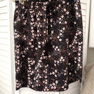LOFT Outlet NWOTS Black Floral Skirt elastic tie waist slits on sides Size LP